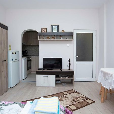 Lynn'S Oasis-Ocean Touch In Core Downtown Burgas Exterior foto
