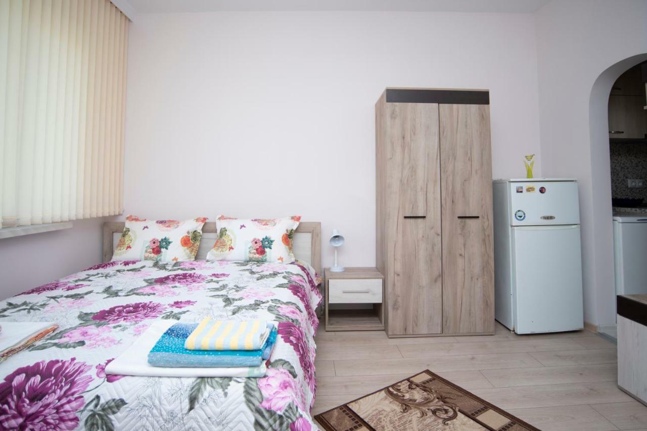 Lynn'S Oasis-Ocean Touch In Core Downtown Burgas Exterior foto